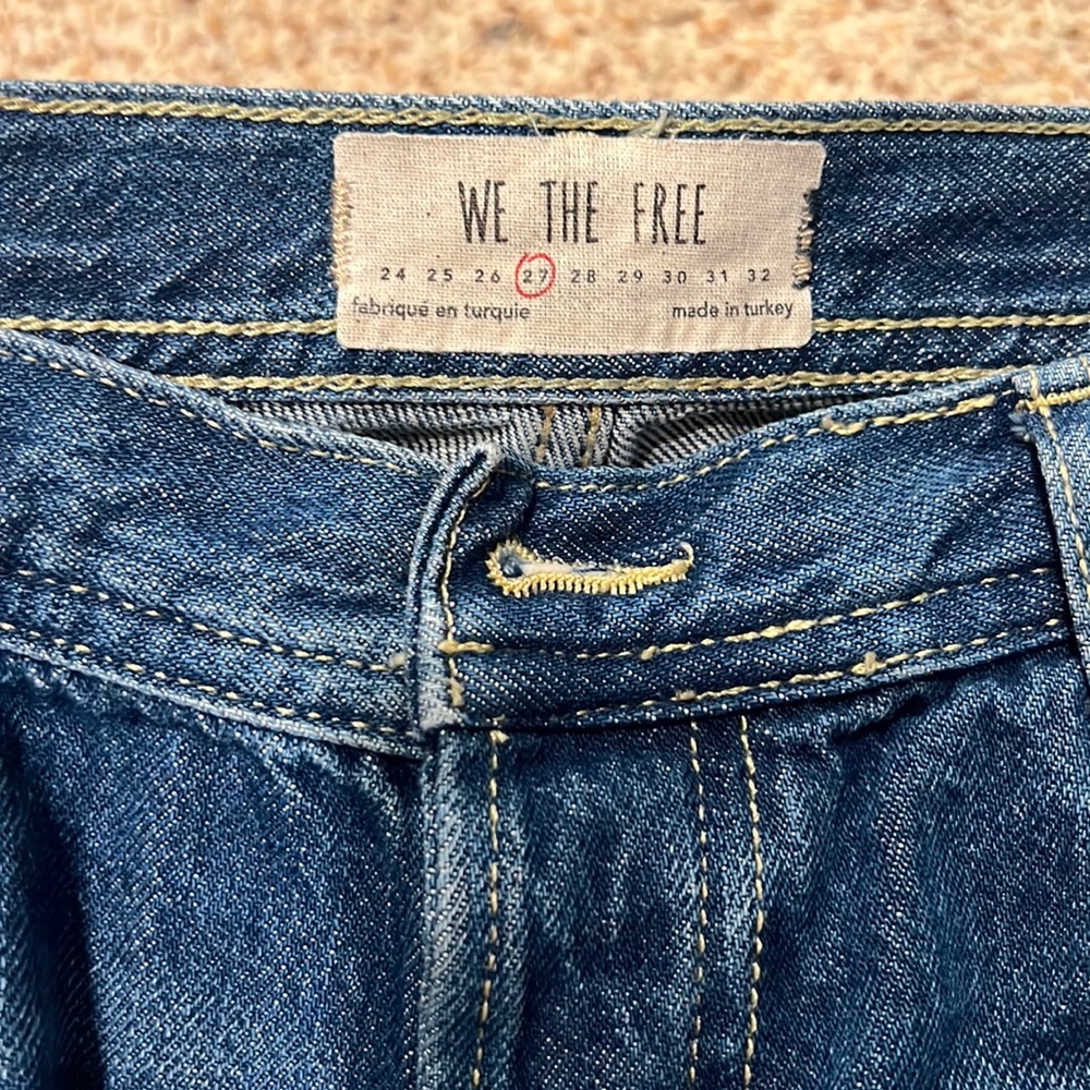 Free People Maggie mid/high rise straight leg cropped jeans.